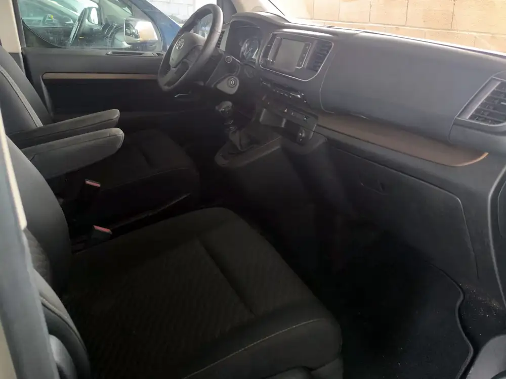 TOYOTA proace verso