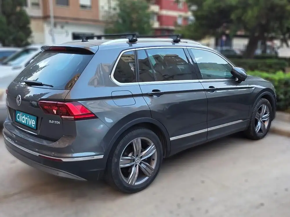 VOLKSWAGEN tiguan