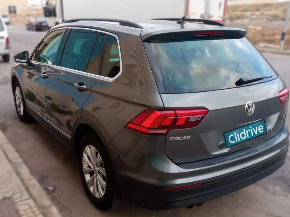 VOLKSWAGEN tiguan
