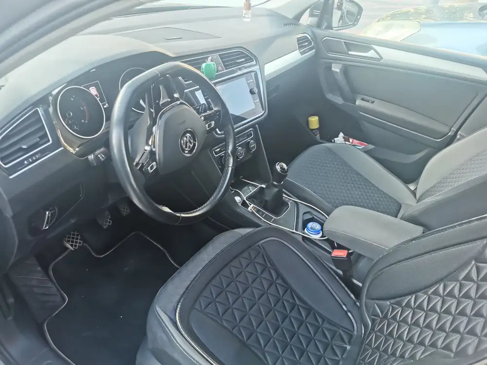 VOLKSWAGEN tiguan