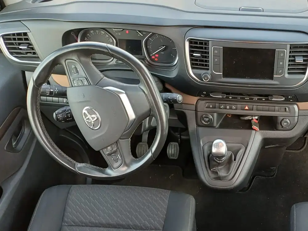 TOYOTA proace verso