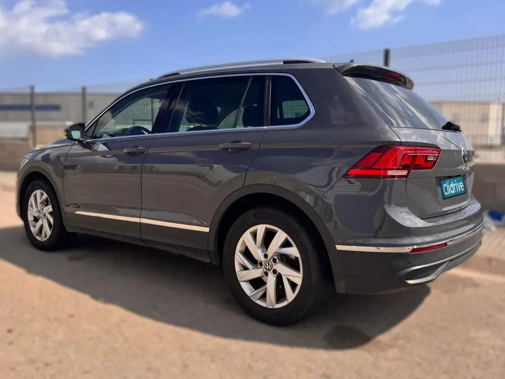 VOLKSWAGEN tiguan
