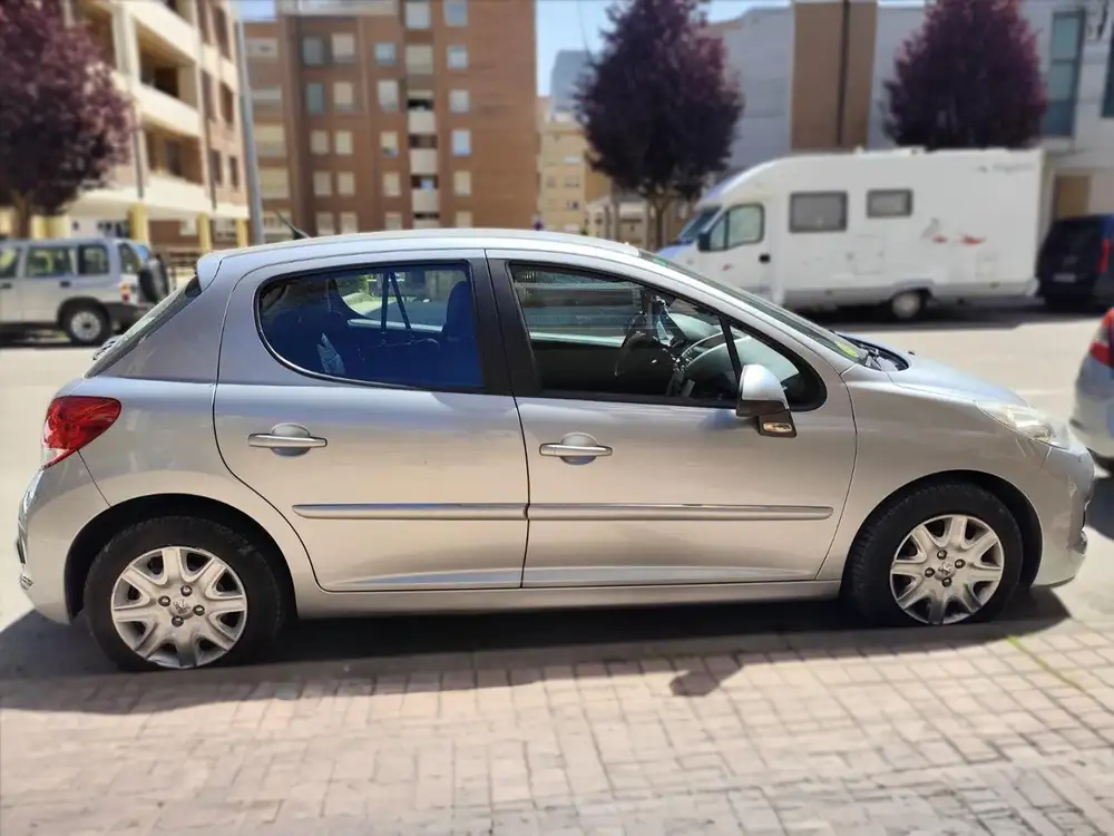 PEUGEOT 207+