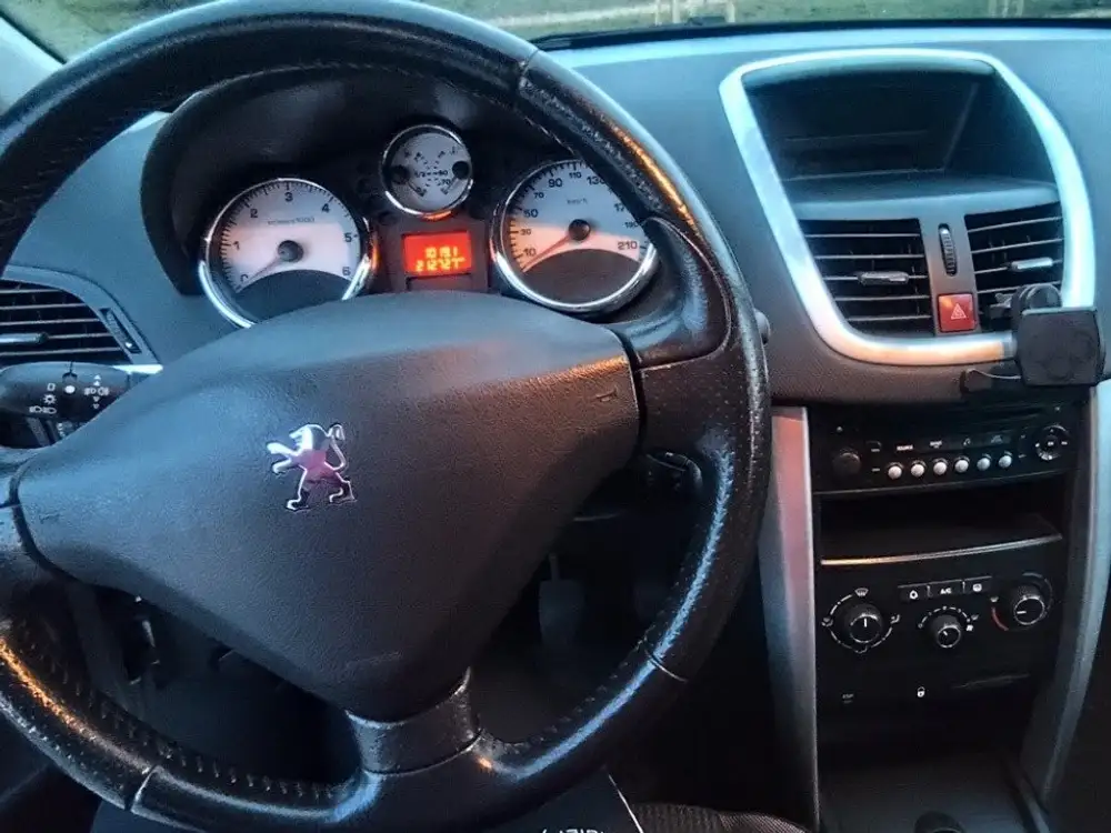 PEUGEOT 207+