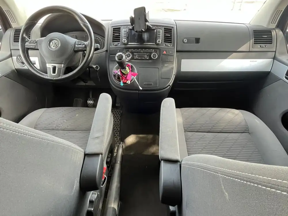 VOLKSWAGEN multivan