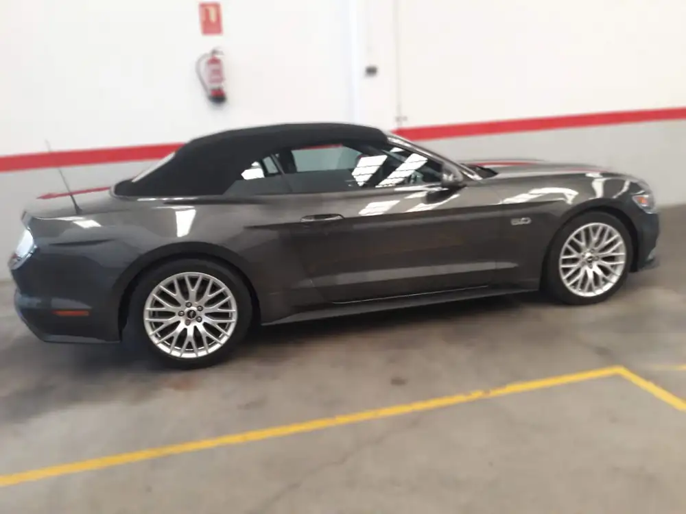 FORD mustang