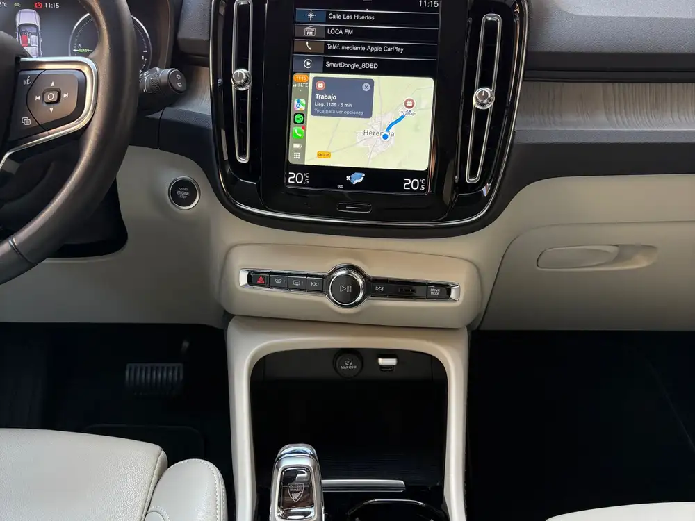 VOLVO xc40