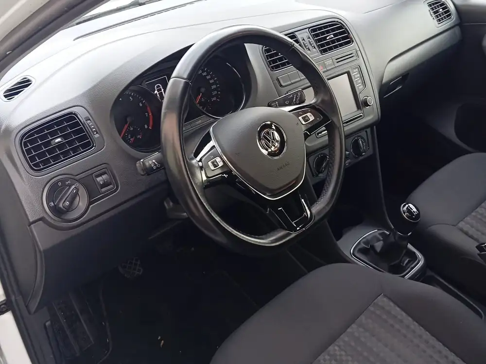 VOLKSWAGEN polo