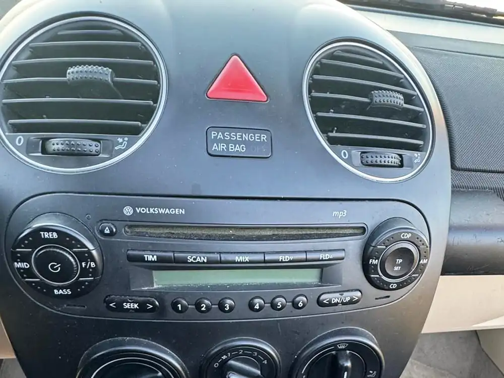 VOLKSWAGEN new beetle