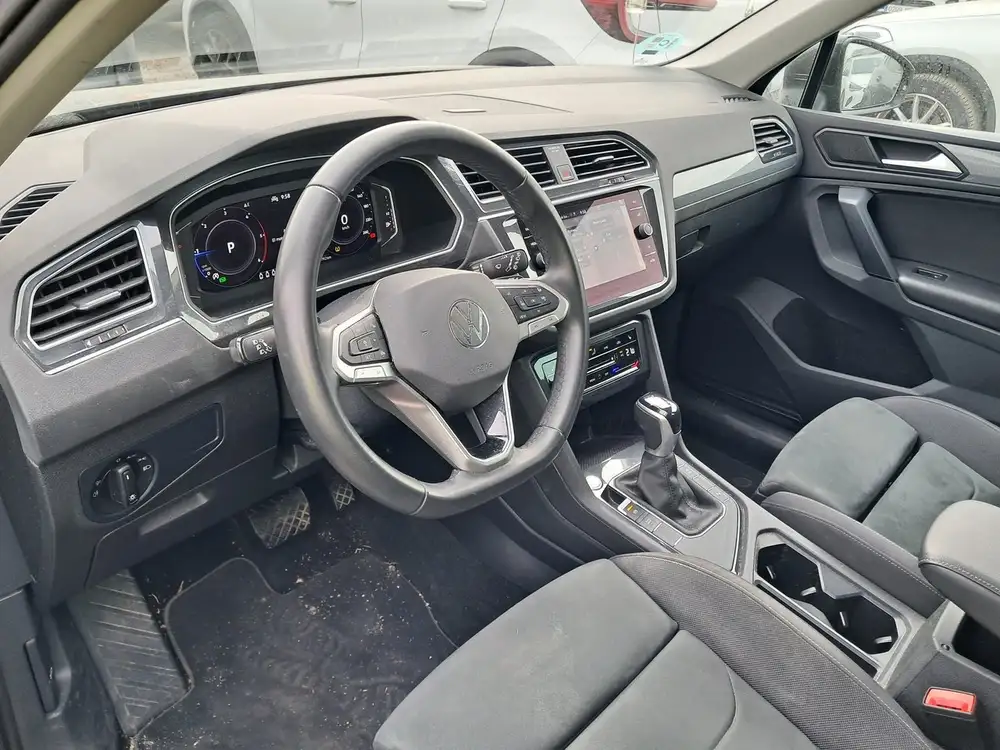 VOLKSWAGEN tiguan