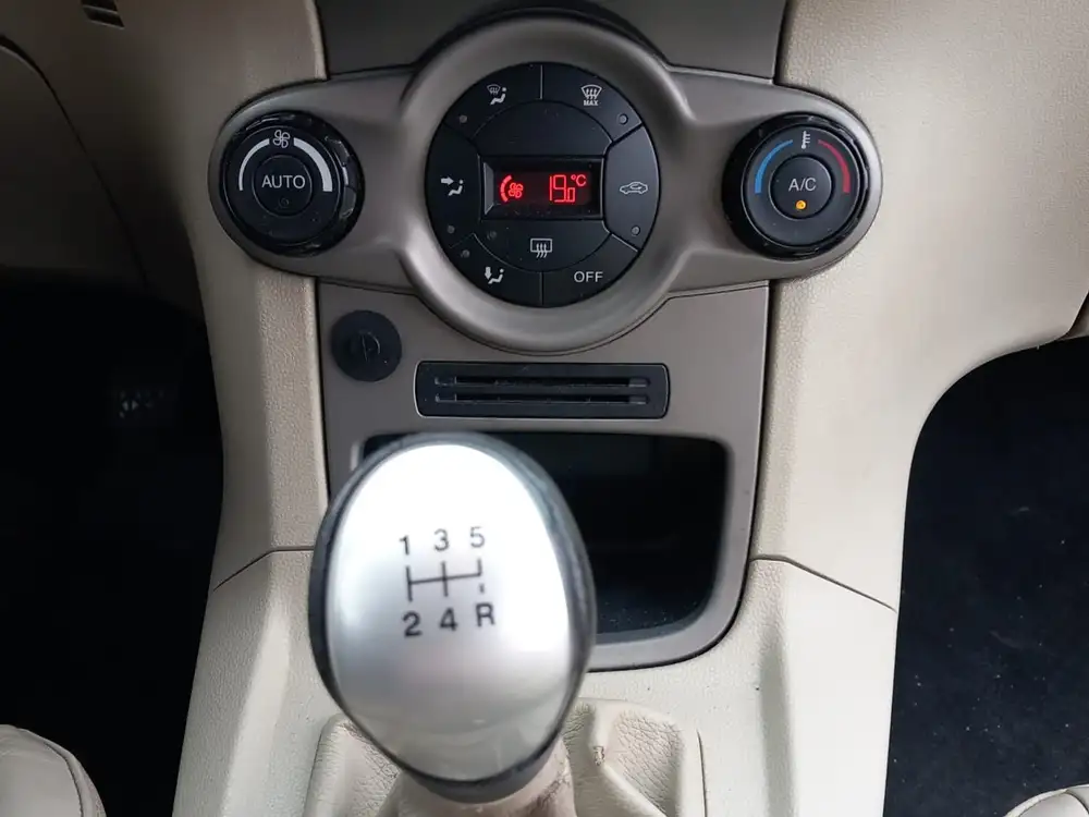 FORD fiesta - Foto 8 | Clidrive