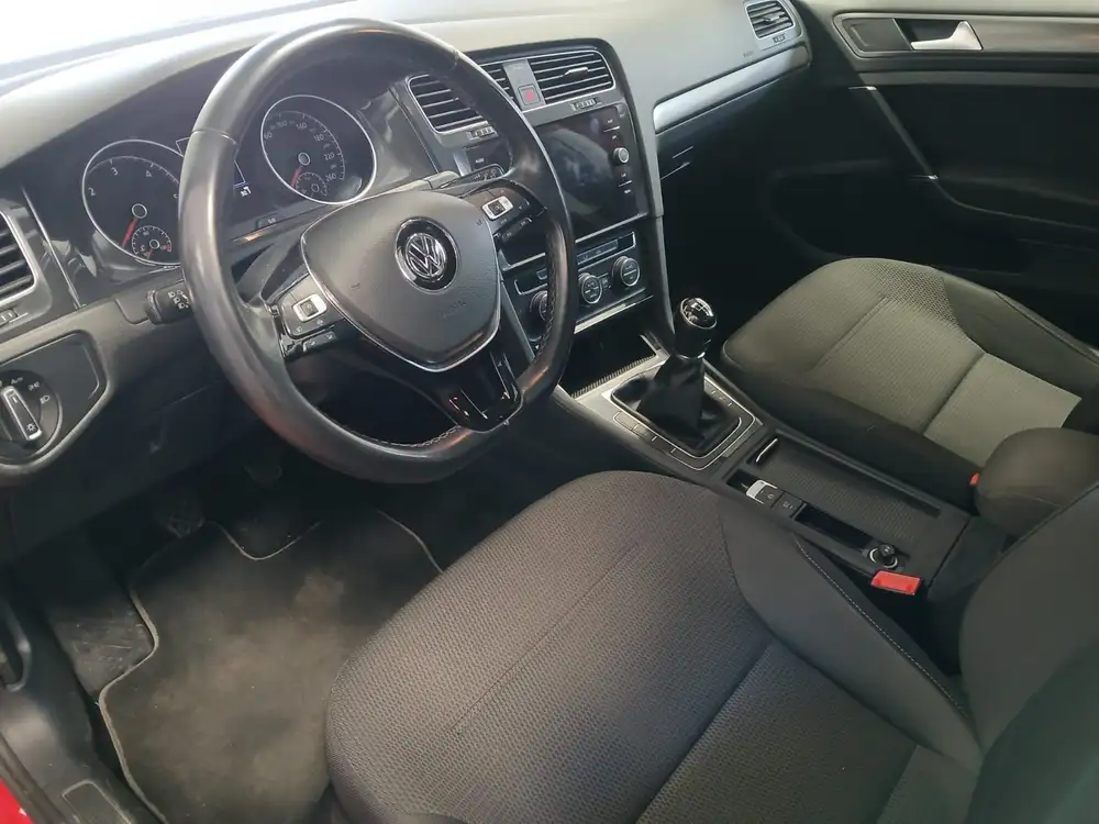 VOLKSWAGEN golf