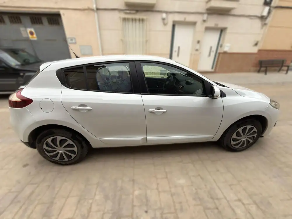 RENAULT megane - Foto 2 | Clidrive