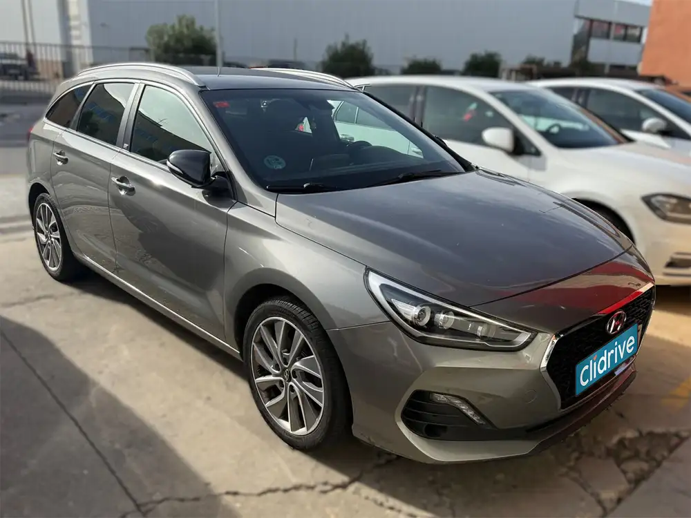 HYUNDAI i30