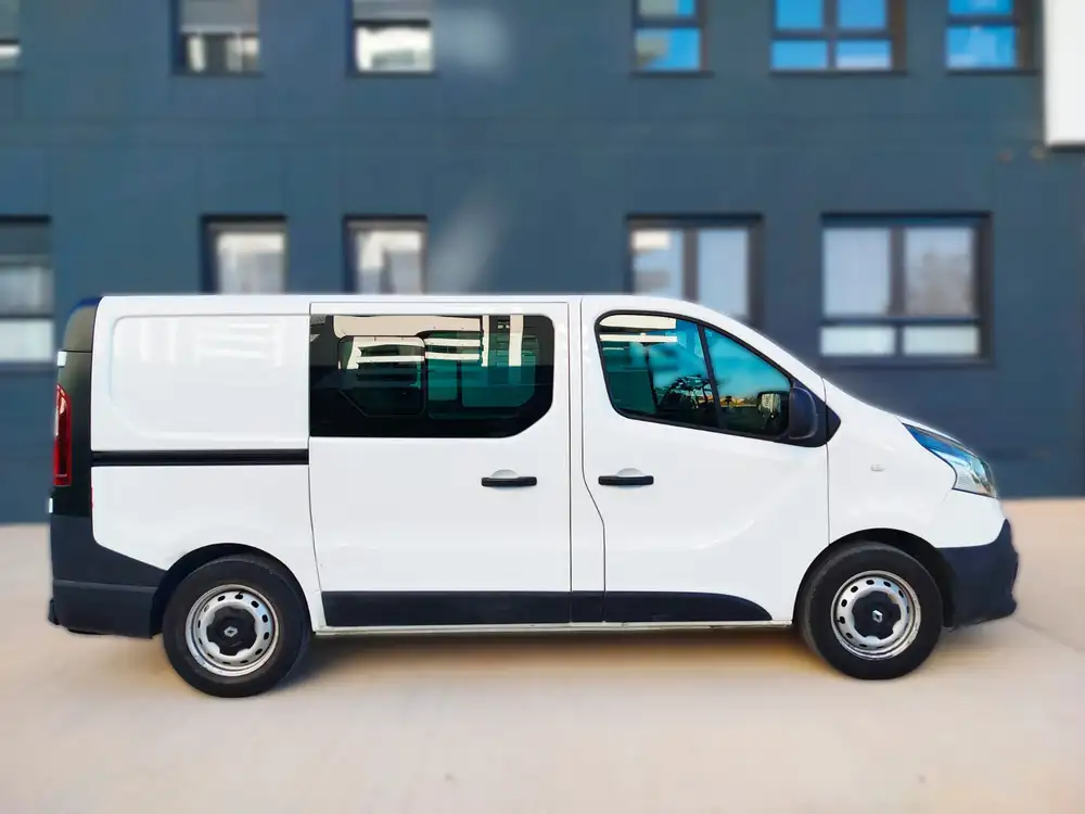 RENAULT trafic