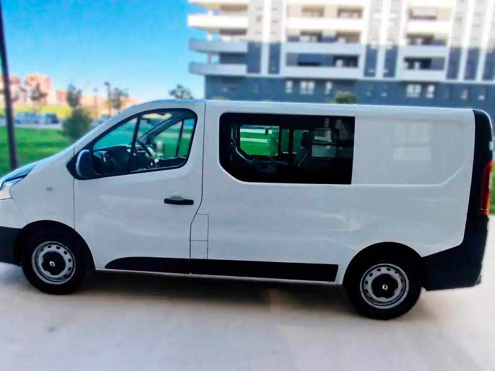 RENAULT trafic