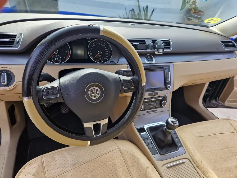 VOLKSWAGEN passat