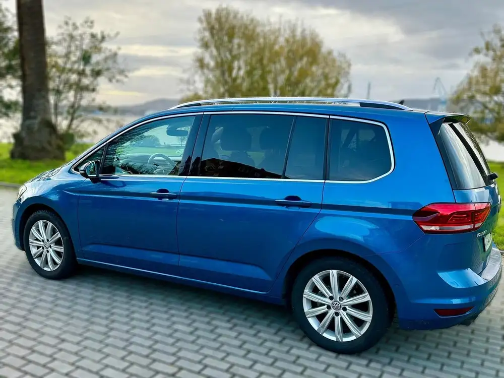 VOLKSWAGEN touran