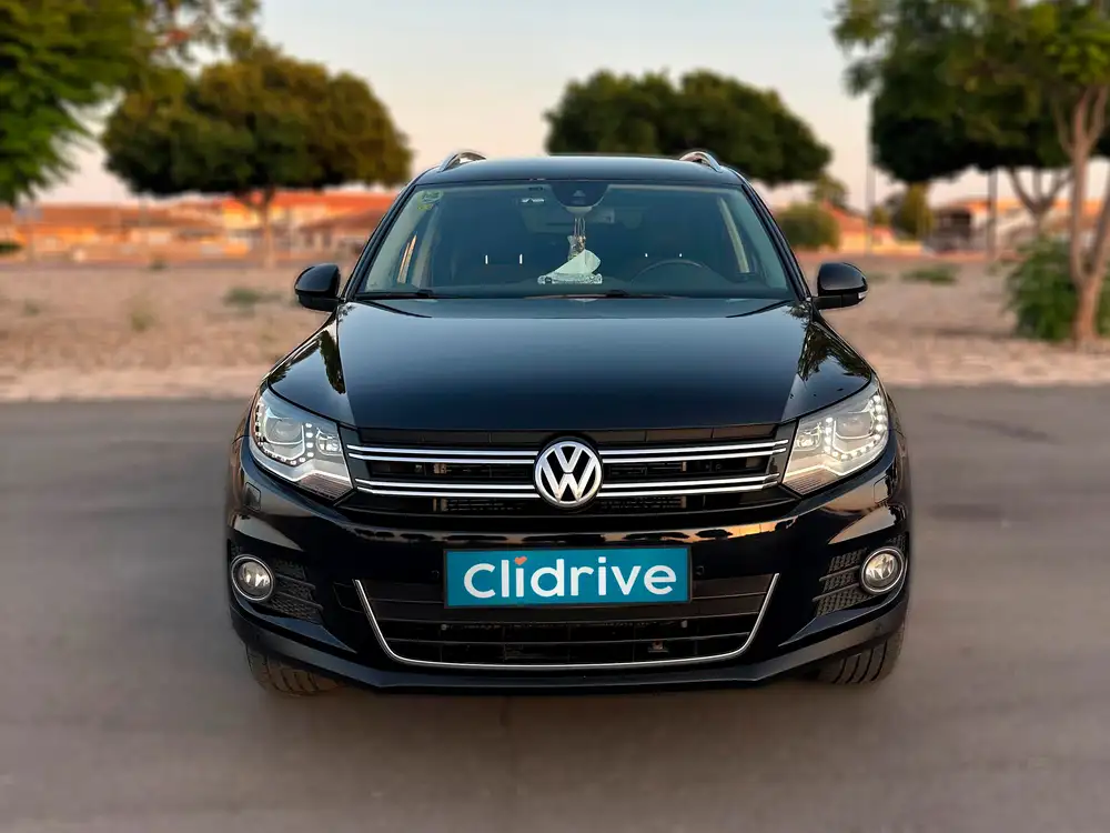 VOLKSWAGEN tiguan