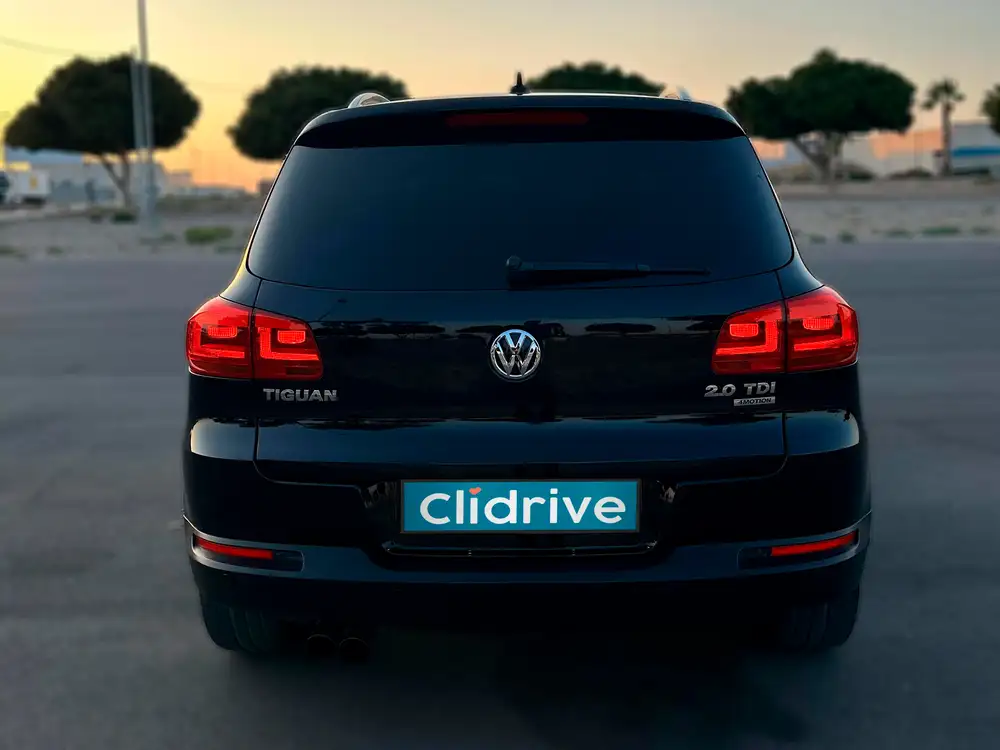VOLKSWAGEN tiguan