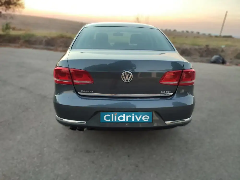 VOLKSWAGEN passat