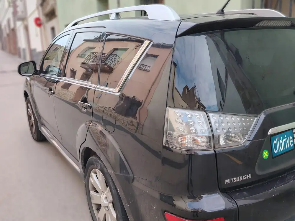 MITSUBISHI outlander