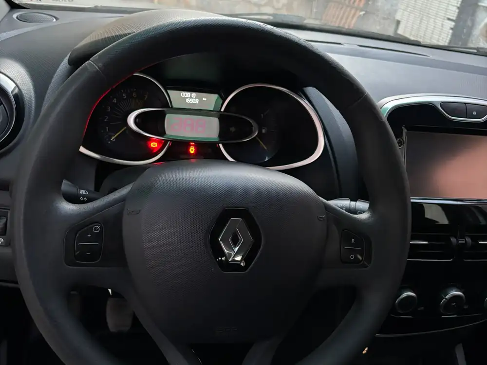 RENAULT clio