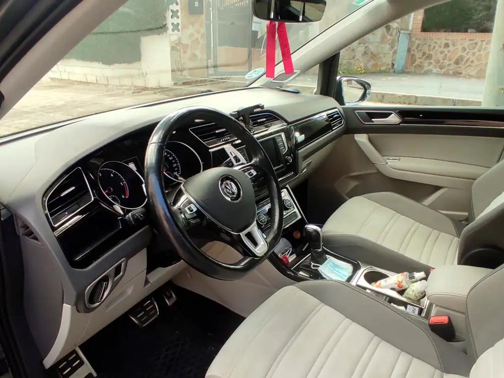 VOLKSWAGEN touran