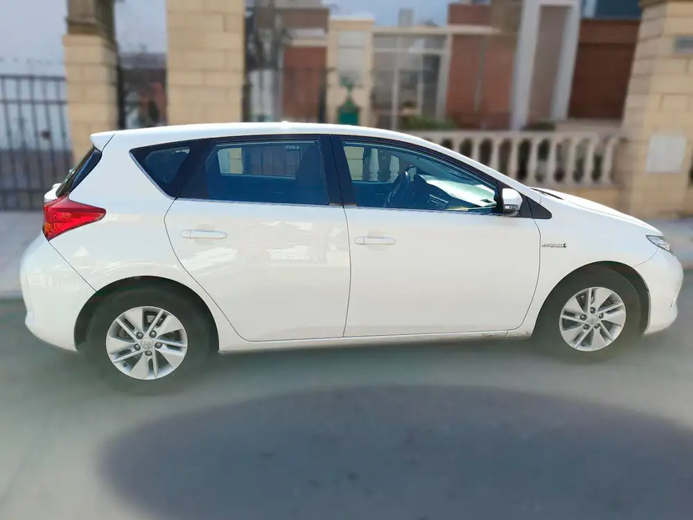 TOYOTA auris