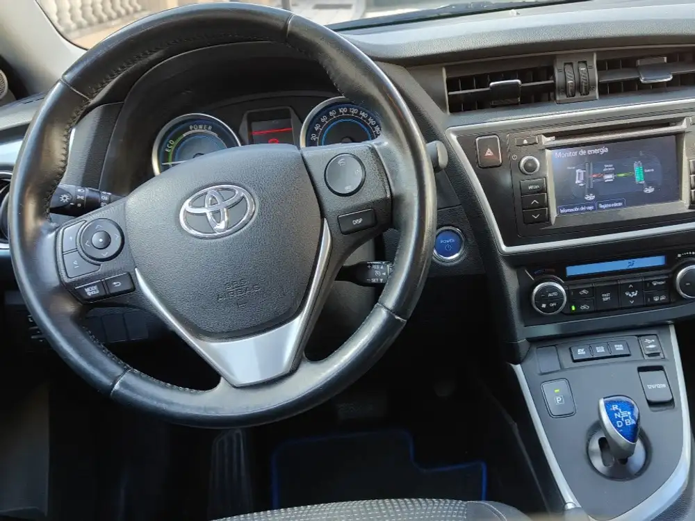 TOYOTA auris