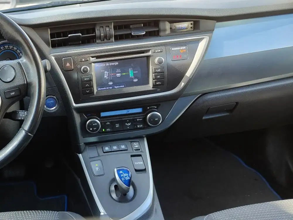 TOYOTA auris