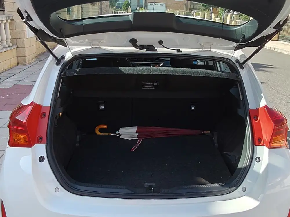 TOYOTA auris