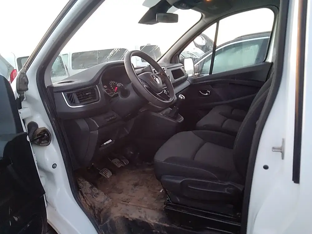 RENAULT trafic