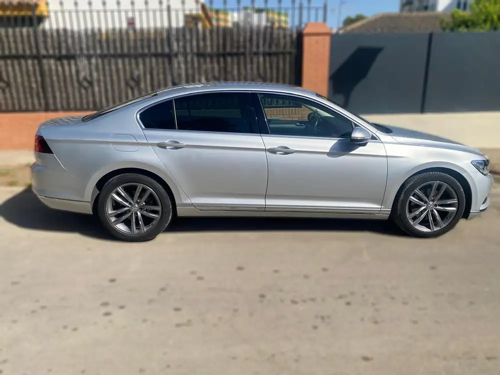 VOLKSWAGEN passat