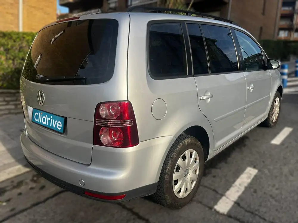 VOLKSWAGEN touran