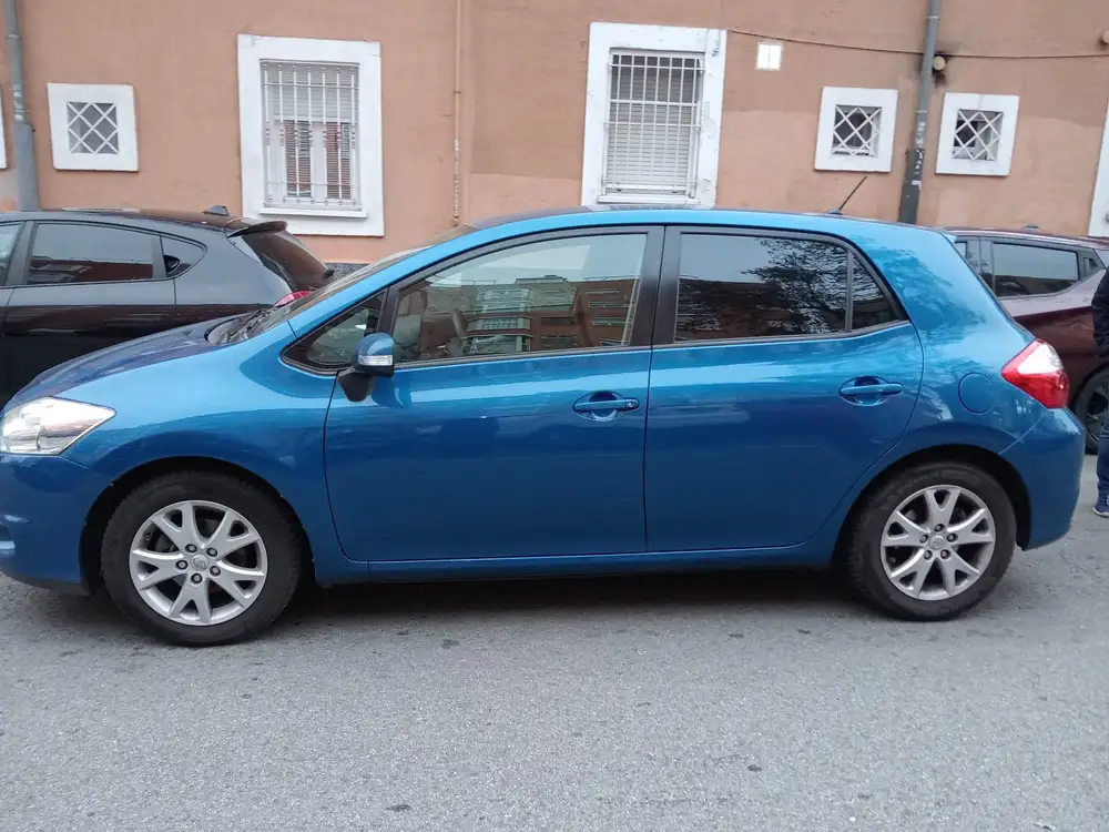 TOYOTA auris