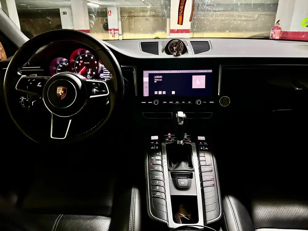 PORSCHE macan