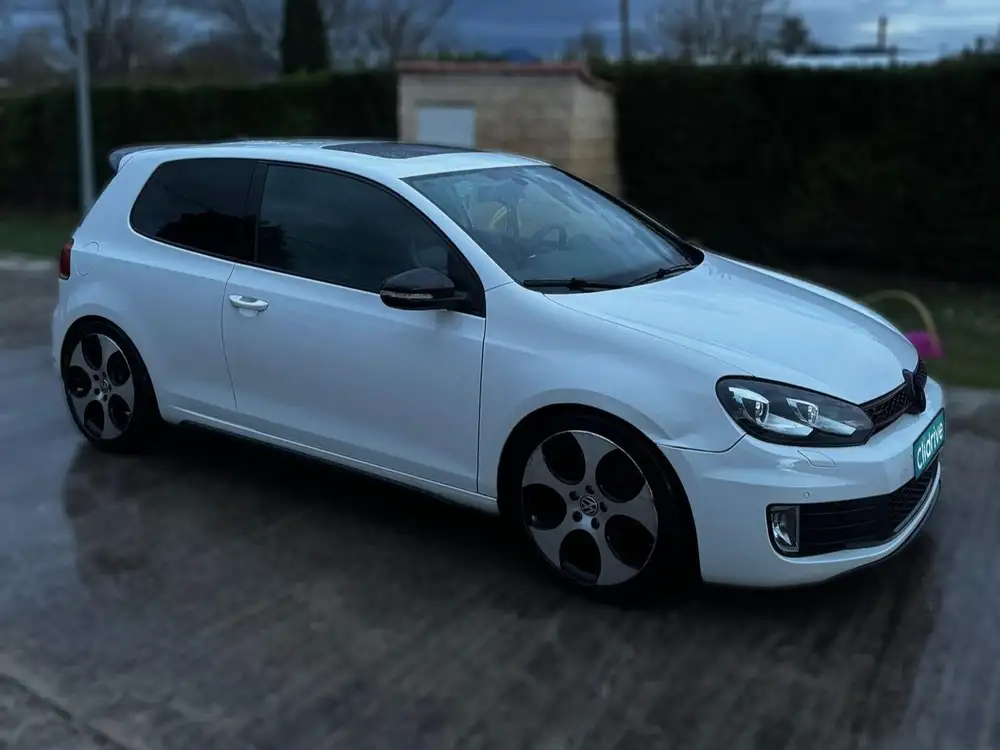 VOLKSWAGEN golf