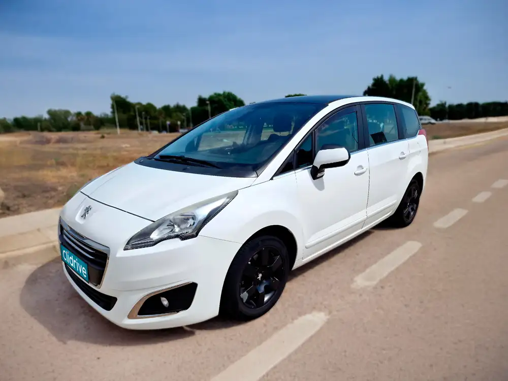 PEUGEOT 5008