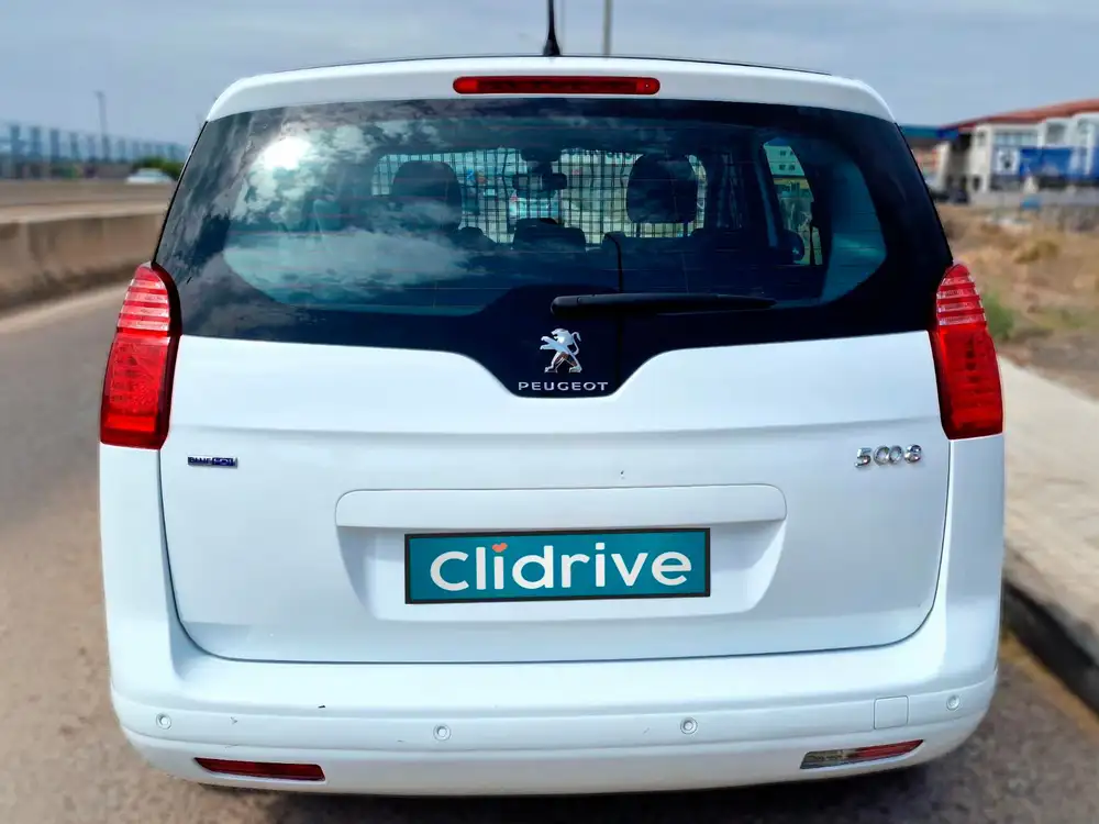 PEUGEOT 5008
