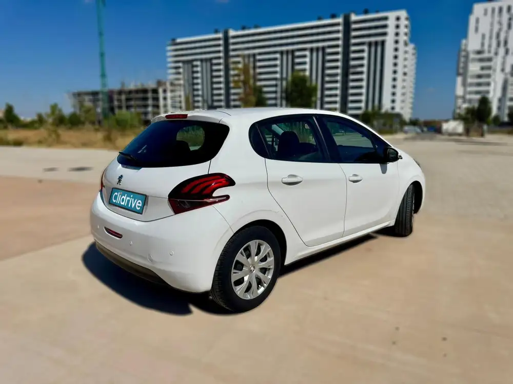 PEUGEOT 208