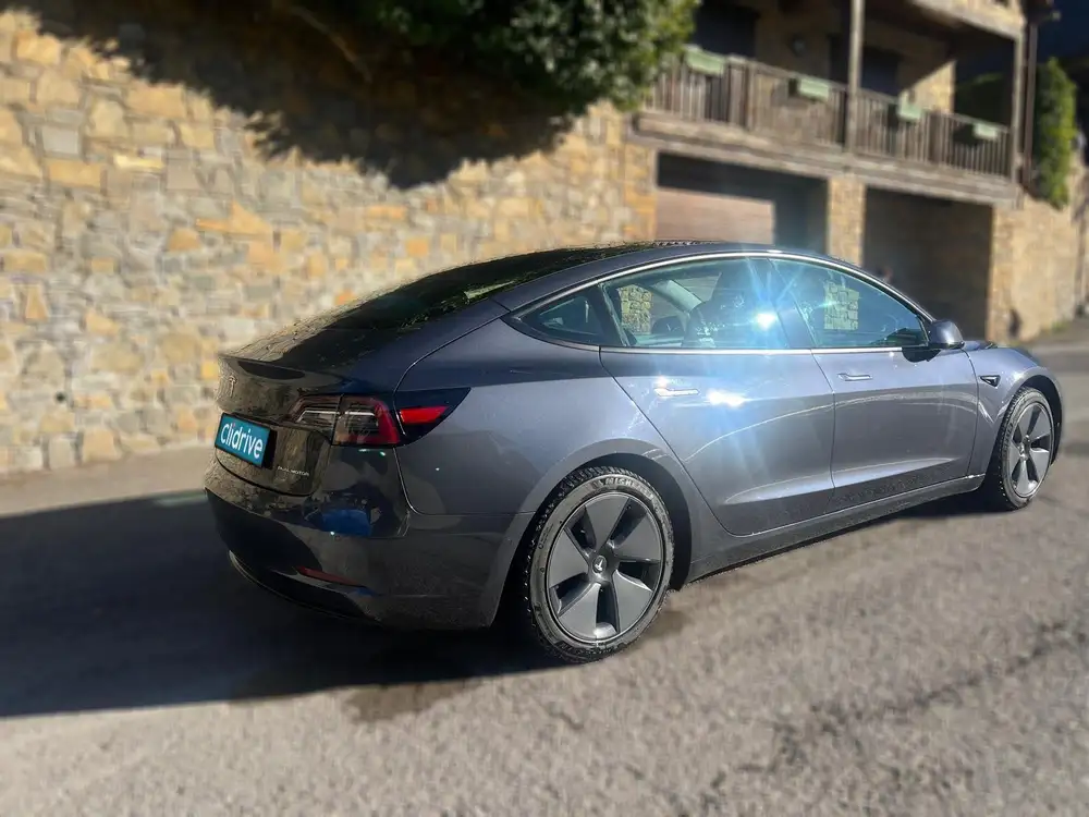 TESLA model 3