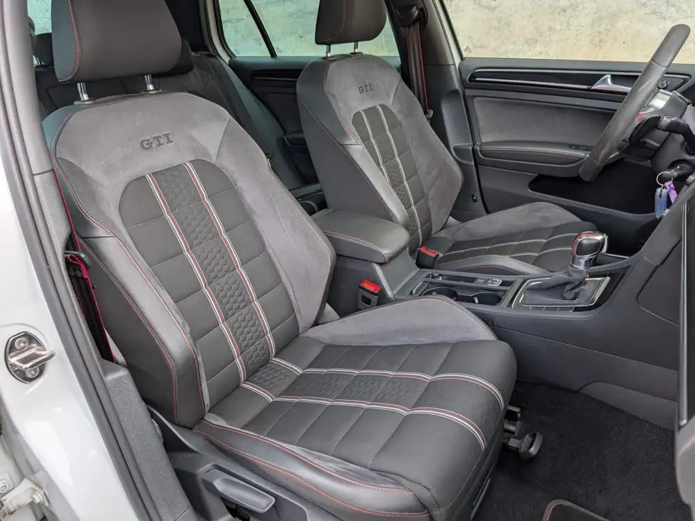 VOLKSWAGEN golf