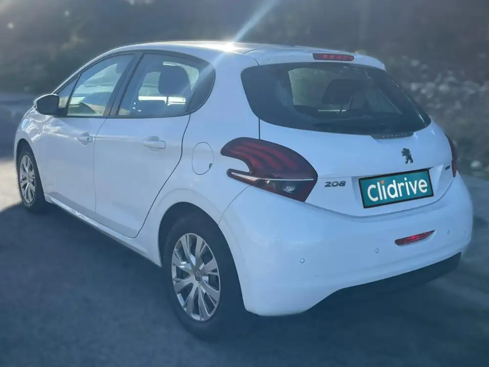 PEUGEOT 208