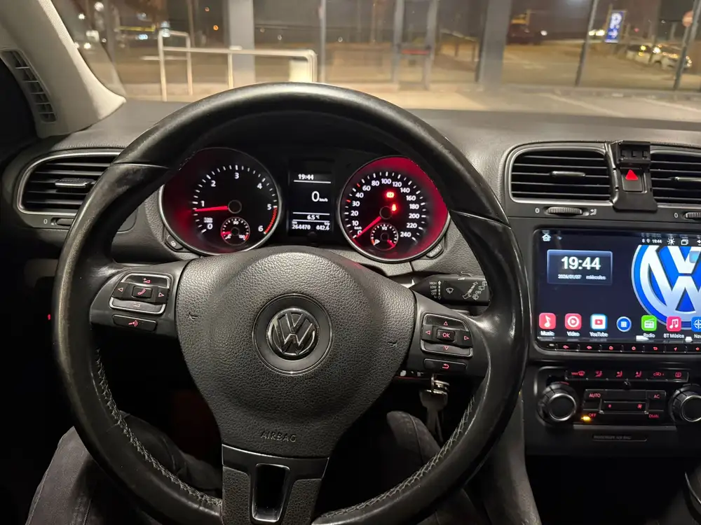 VOLKSWAGEN golf