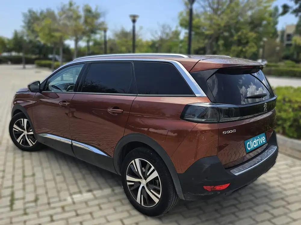 PEUGEOT 5008