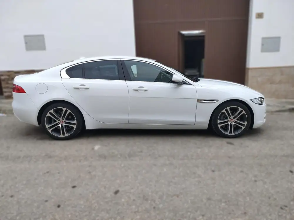 JAGUAR xe