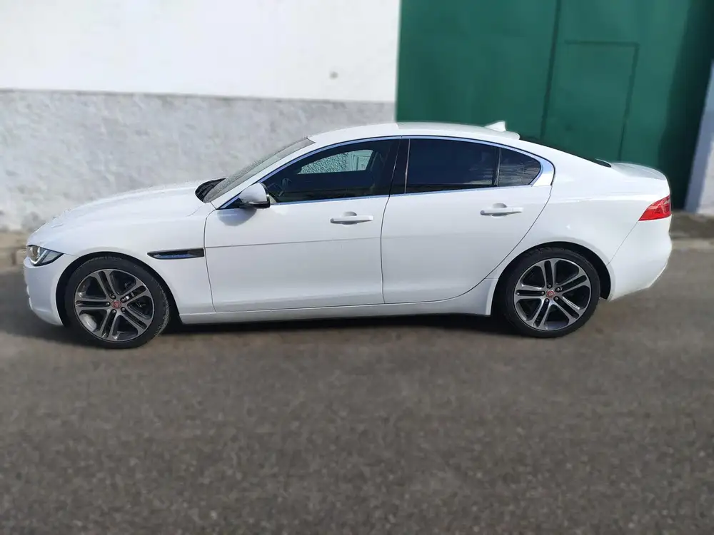 JAGUAR xe