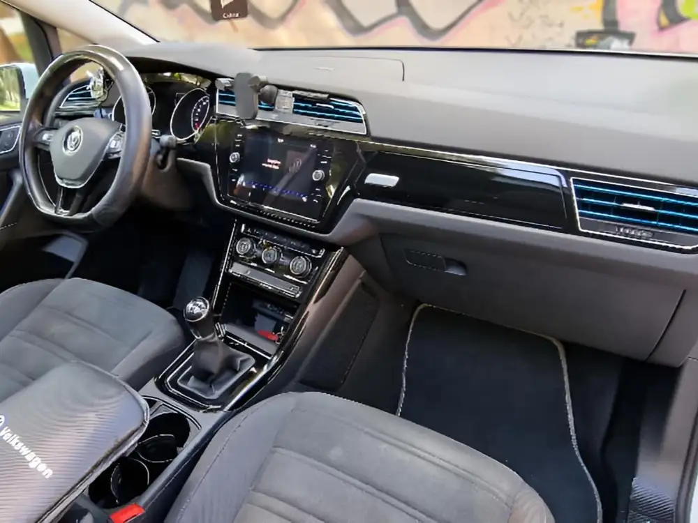 VOLKSWAGEN touran