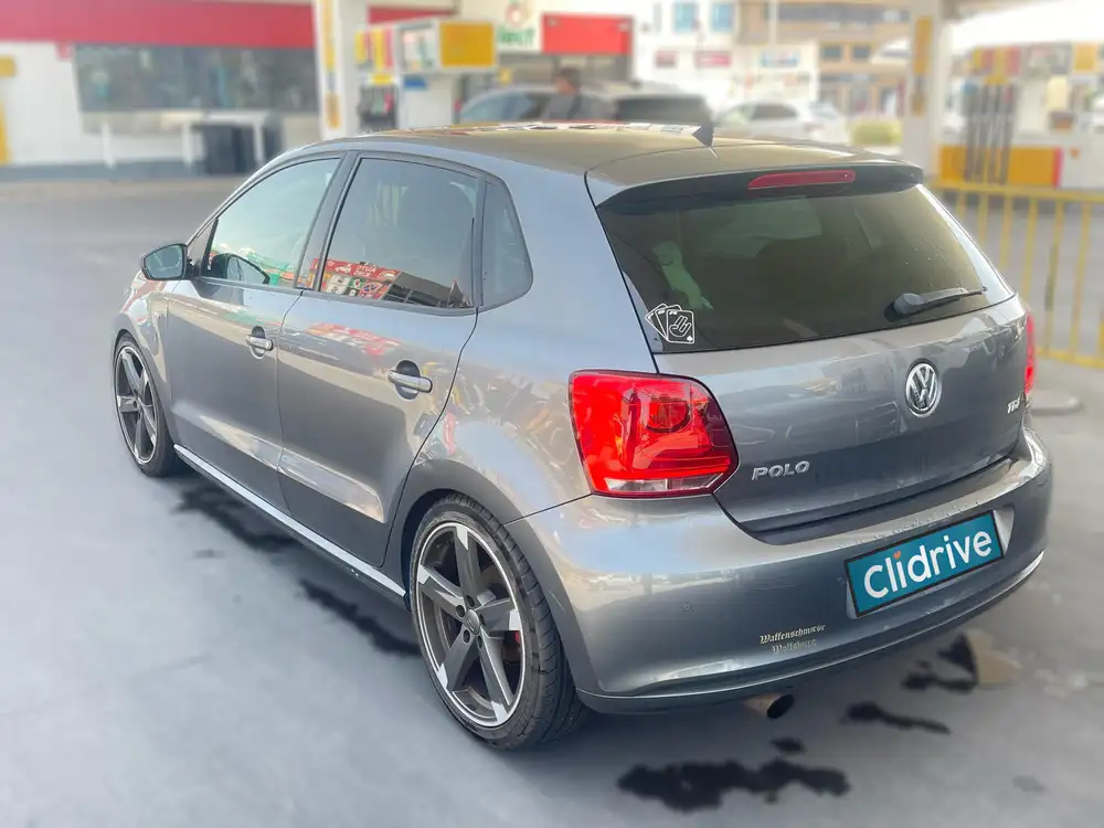 VOLKSWAGEN polo